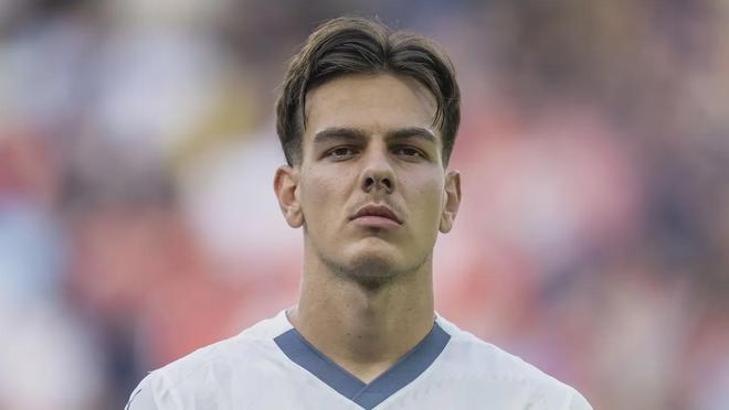 他在攻防两 他在攻防两